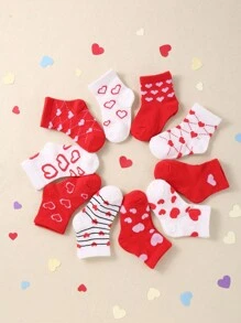10 双婴儿短袜，采用心形设计。它们采用白色和红色的组合，为幼儿呈现简约、中性的风格。 - 彩色 - 查看 2