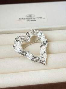1pc Elegant Vintage Metal Heart Brooch, Fashionable For Women To Wear Casually Or On Holidays, Great Gift For Friends And Family