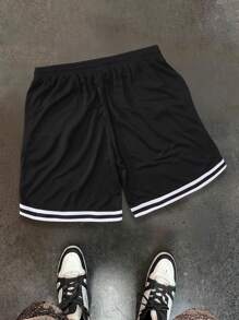 Short de basket noir style de rue pour hommes Shwiy, short décontracté minimaliste convenant pour l'école, le port quotidien, les études, les sports, mi-cuisse - Noir - Voir 2