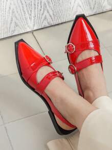 Mules rojos recubierto con doble cinta y cordón ajustable en talón, zapatos planos para mujer, color rojo, zapatos planos de acabado glossy rojo, balerina de dama rojas con dos cintas de adorno con hebillas redondas pequeñas y cinta ajustable en talón con hebilla redonda, zapato plano rojo con suela negra, punta triangular, puntiagudos con tacón bajo. Mules slingback para mujer con acabado glossy rojo. hebilla ajustable, punta afilada y suela plana, sandalias elegantes y cómodas para primavera-verano, calzado casual chic para oficina, eventos formales, cenas o uso diario, flats abiertos de vestir, zapatos destalonados para dama, sandalias rojas don doble tira de adorno. balerinas slingback, zapatos bajos elegantes, flats con tira ajustable, zapatos femeninos para boda, graduación, fiestas o reuniones, calzado negro clásico y sofisticado para combinar con vestidos, faldas y pantalones. - Charol Rojo - Ver 5