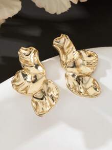 1 par örhängen med metallisk finish och minimalistiska halvblommor för kvinnor, present till henne