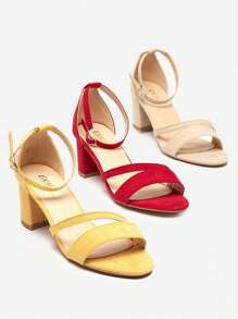 Gele sandalen voor dames op de post Eqro - stijlvolle sandalen voor dames, zomersandalen