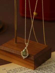 1 Piece Of S925 Sterling Silver French Retro Olive Green Water Drop Pendant Necklace, Suitable For Elegant Ladies To Wear As Quality Jewelry For Daily Parties