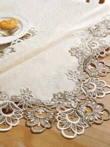 1 szt. Satynowy obrus żakardowy z rozpuszczalną w wodzie koronką, elegancki minimalistyczny styl pałacowy, wysokiej jakości faktura, odpowiedni na kwadratowy obrus, prostokątny blat stołu, kuchnię, stół jadalny, biurko konferencyjne, stolik kawowy, komodę, dekoracyjny szalik, obrus dekoracyjny do domu, podkładka, można stosować w salonie, stoliku kawowym, sypialni, na podwórku, meblach wewnętrznych i zewnętrznych, na kempingu, w willi, na uroczystościach, imprezach, dekoracjach ślubnych. Dostępne w różnych rozmiarach obrusów.