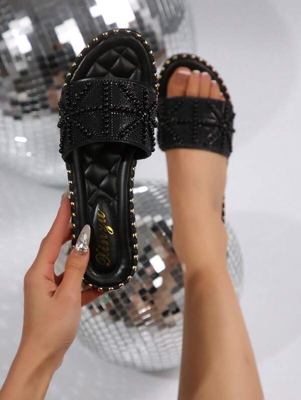 Fashionable & Luxury Women Flat Sandals With Pearl And Rhinestone Decoration, Round Toe Design In Multiple Colors, Comfortable Footwear Suitable For Stylish Outfits