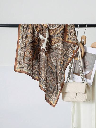 70厘米仿丝方巾，女士沙滩配饰，佩斯利花卉印花，可作颈巾、头巾，适合夏季沙滩及连衣裙穿着。