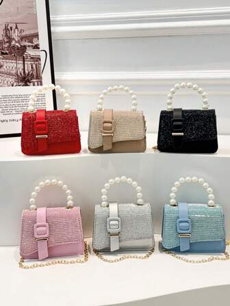 1 款迷你珍珠手提包 PU 材质时尚、实用、简约。适合女孩在聚会、购物和旅行时使用。高品质外观，与衣服、拉链相配，可作为节日或生日礼物赠送给家人和朋友。