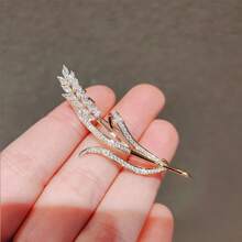 An Exquisite High-Grade Wheat Ear Zinc Alloy Brooch Suitable For Ladies To Wear Daily In Spring, Summer, Autumn And Winter Dress Accessories Pin For Clothes Bag Charm School Office Accessories Shirts Jacket Jewelry Christmas Halloween Clothes Pin Funny Cute Teacher Gifts Costume Accessories Bag Charms - Gold - View 3