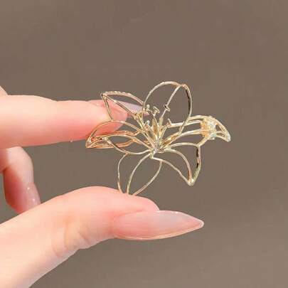 1pc Elegant Flower Design Brooch, High-End Clothing Decoration, Anti-Slip, Suitable For Suit Decoration, Suitable For Women's Daily Wear Dress Accessories Pin For Clothes Bag Charm School Office Accessories Shirts Jacket Jewelry Christmas Halloween Clothes Pin Funny Cute Teacher Gifts Costume Accessories Bag Charms