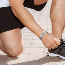 1 pieza Brazalete personalizado de acero inoxidable con malla, estilo minimalista y de moda, con texto personalizado grabado por láser, 20mm de ancho, para hombres y mujeres - etiquetado medico - Ver 2