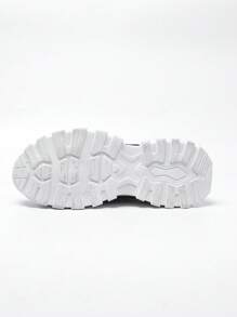 Lente en zomer nieuwe mode witte sneakers, mesh ademende sport retro schoenen, dikke zool antislip zachte onderkant hardloopschoenen