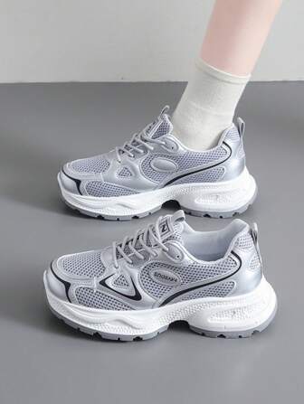 Nuove scarpe da ginnastica casual da donna, scarpi sportivi chunky, scarpe Agam, scarpe da corsa, scarpe da corsa su strada, scarpe basse bianche, combinazione in pelle argento e rete, traspiranti, confortevoli, versatili, con suola platform, leggere, adatte per escursionismo, passeggiata, studenti