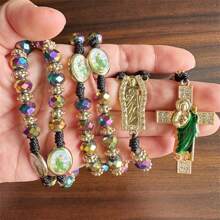 Christliches Ostergeschenk Anhänger Kreuz des Heiligen Judas, mexikanische Halskette - geflochtene Kette mit grünen Kristallperlen, Charm Accessoires für Männer, elegantes katholisches Schmuckgeschenk zum Gedenken an den Heiligen Judas