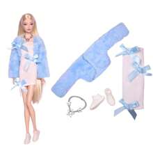 Short Slim Fit Solid Color Sweater With A Beautiful Bow On Top, Playful And Gentle. Wearing A Loose Plush Jacket, It Is Soft And Warm. Put On The White Shoes Again, Sweet Yet With A Winter Atmosphere, Perfect For Daily Shopping Or Dating. Suitable For 11.5-Inch Dolls (Excluding Dolls)
