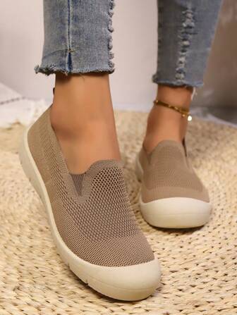 春夏季中老年女士网眼透气休闲鞋、步行鞋