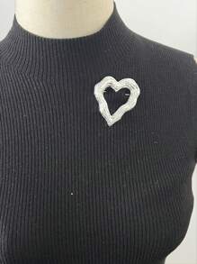 1pc Elegant Vintage Metal Heart Brooch, Fashionable For Women To Wear Casually Or On Holidays, Great Gift For Friends And Family
