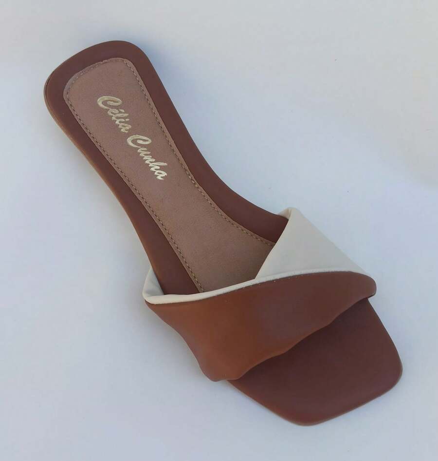 Sandália rasteirinha chinelo flat torcida marrom caramelo/ branco off