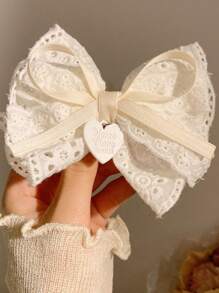 1条蕾丝邂逅浅蓝色丝带，3种颜色可选，精致的心形吊牌内藏浪漫文字。这款蝴蝶结发夹甜美优雅，点亮您每一个美好瞬间。发饰，女士圣诞礼物，圣诞袜填充物，成人圣诞袜填充物，发饰，圣诞袜填充物，成人圣诞发饰，女士礼物创意，美容圣诞袜填充物，圣诞节