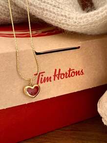 1 pieza Exquisito collar con colgante en forma de corazón chapado en oro de acero de titanio, con un diseño a la moda y sencillo para niñas, con detalles de esmalte rojo y corazón de aleación de zinc estilo retro, como regalo para temporadas festivas