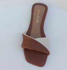 Sandália rasteirinha chinelo flat torcida marrom caramelo/ branco off