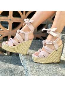 Estas alpargatas para mujer tienen una plataforma de yute natural y un diseño ajustable en color rosa. Son cómodas, elegantes y perfectas para combinar con atuendos casuales. Su forro suave y transpirable mantiene los pies frescos durante todo el día. - Rosa Pálido - Ver 1