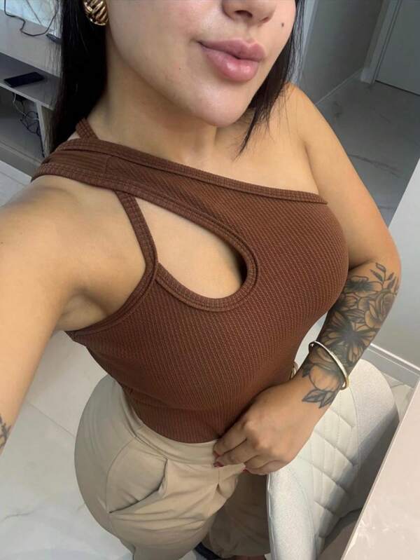 Body Ana Feminino Com Detalhe Cruzado Na Parte Frontal Que Da Todo uma Charme / Duas Formas De Usar / No Tecido Ana Ruga