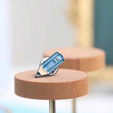 1 件时尚独特的铅笔胸针