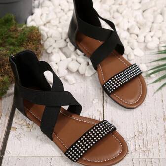 2024 年最新时尚花卉装饰纯色女式平底罗马凉鞋