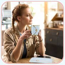 Sliner Juego de 4 tazas de café con forma de bolso, tazas de cerámica para té con platito y cuchara, 10 Oz/ 310 Ml, tazas con forma de bolso para oficina, hogar, café, té, chocolate caliente, capuchino (Clásico) - Clásico - Ver 10