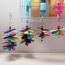 Juguetes de pájaros vocales colgantes, juguetes de pájaros loro, juguetes de madera multicolor para roer y pico, juguete de flores de cinco hojas con cuerda, accesorios decorativos para jaula de pájaros, juguetes de atracción de pájaros de primavera para exterior, juguetes de jaula de pájaros para interior. Decora el hábitat de tu pájaro con colores aleatorios