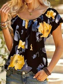 女士花卉印花休闲圆领衬衫，适合假期穿着