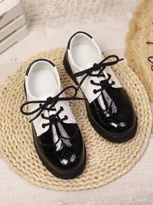 男童时尚系带英伦风 PU 皮革防滑平底正装鞋，适合表演、派对，适合所有季节 - 黑與白 - 查看 4