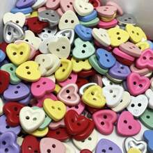30 Stück süße bunte Kunststoff-Herzknöpfe im Cartoon-Stil, Kinderbekleidungszubehör, Bastelmaterial für Kinder, Scrapbooking, Puppenkleider nähen
