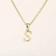 1 件优雅法式简约镂空字母设计 A-Z 项链，铜镀金字母吊坠锁骨链，精致百搭的日常佩戴礼物