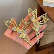 1 pezzo Fermaglio per capelli a forma di graffetta, ispirato a , progettato appositamente per le donne. È un accessorio per capelli di alta qualità e delicato, particolarmente adatto a chi ha capelli spessi per raccogliere i capelli sulla parte posteriore della testa. Questa grossa pinza per capelli di stile ha un design esclusivo, rendendola perfetta per creare acconciature raccolte e come accessorio per capelli unico. - Dorato - Visualizzare 2