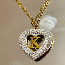 Collar con Inicial y Brillante Borde