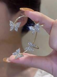 1 Pc Fashionable Women's Vacation Right Ear Golden Yellow Super Flashing Butterfly Ear Clip Ear Hanger