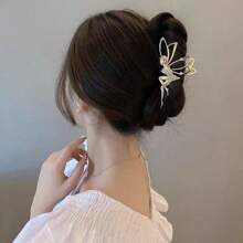 1 pezzo Fermaglio per capelli a forma di graffetta, ispirato a , progettato appositamente per le donne. È un accessorio per capelli di alta qualità e delicato, particolarmente adatto a chi ha capelli spessi per raccogliere i capelli sulla parte posteriore della testa. Questa grossa pinza per capelli di stile ha un design esclusivo, rendendola perfetta per creare acconciature raccolte e come accessorio per capelli unico. - Dorato - Visualizzare 1