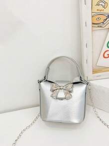 1 pieza Bolso de cubo mini portátil de unicolor PU con diseño de mariposa, estilo coreano versátil con cadena para el hombro y bolso bandolera, correa para el hombro casual y cómoda, estilo largo y versátil que no es exigente, adecuado para uso diario, apropiado para compras y viajes diarios de chicas.