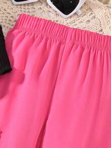 Set de 2 piezas para niñas que incluye una camiseta con estampado de letras "MAMA'GIRL" y pantalones cargo con decoración de lazo