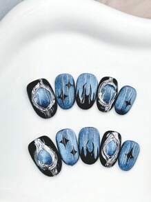 10 pièces d'ongles ovales portables faits à la main, conçus dans un style contrastant bleu foncé multicolore, avec des motifs d'yeux de chat de luxe légers et de flammes, convenant à l'utilisation quotidienne par les femmes de différents styles, et pouvant être offerts en cadeau