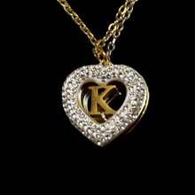 Collar con Inicial y Brillante Borde