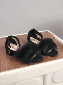 1 双珍珠形设计时尚高跟凉鞋，适合夏季