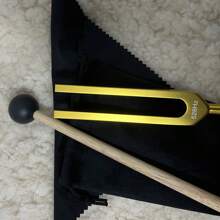 1set Golden Color 528 Hz Chakra Tuning Fork Healing DNA Repair Brain Body Sound Forks Solfeggio Frequencies With Silicone Hammer Cleaning Cloth Relaxing Ambient Sounds To Align With The Frequency Of Love Gift,Hammer,Tuning Fork,Sound Healing