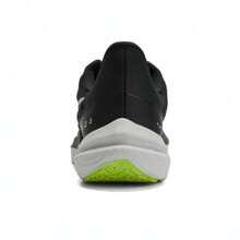 男款 NIKE AIR WINFLO 9 SHIELD 低帮跑步鞋 DM1106-001 - 黑色 - 查看 7