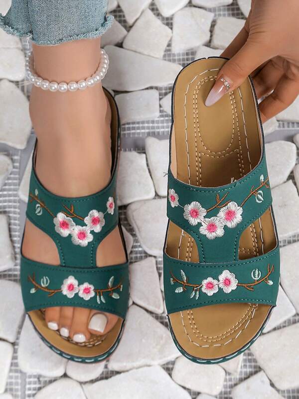 New European & American Style Hollow Out Retro Versatile Comfortable Slip-On Casual Flip Flops For Women, Spring/Autumn 2024