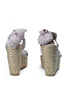 Estas alpargatas para mujer tienen una plataforma de yute natural y un diseño ajustable en color rosa. Son cómodas, elegantes y perfectas para combinar con atuendos casuales. Su forro suave y transpirable mantiene los pies frescos durante todo el día. - Rosa Pálido - Ver 5