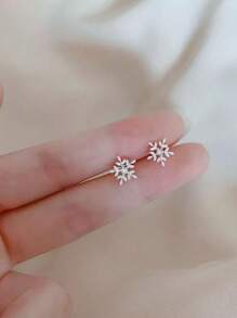 1 Pair Simple Elegant Petite Snowflake Zirconia Stud Earrings, Suitable For Daily Wear Valentine's Day Accessories - Silver - View 3