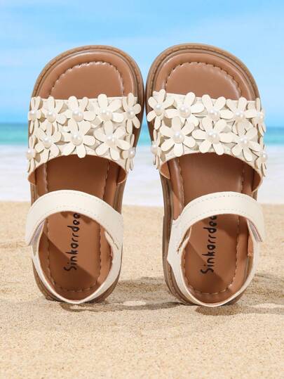 夏季女童时尚平底凉鞋优雅小花软底儿童公主鞋沙滩凉鞋带珍珠装饰适合日常逛街。开学季凉鞋特价