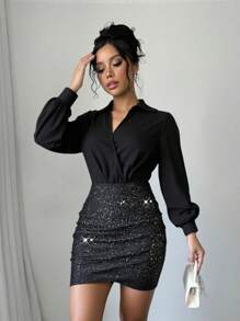 Completo da donna slim fit con vestito aderente nero goffrato, elegante abito da sera con camicia e minigonna, adatto per primavera/estate/autunno